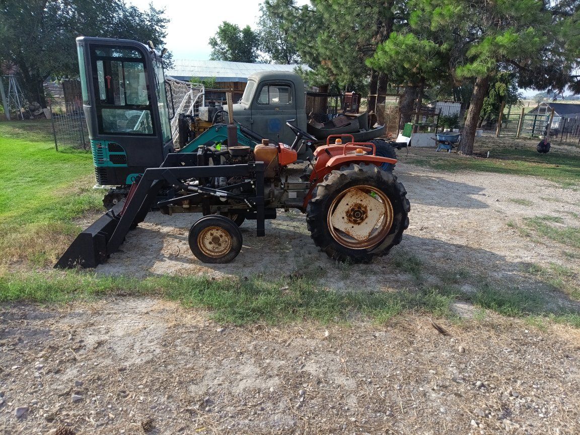 Yanmar YM1700 Compact Utility Tractor with Front End Loader
