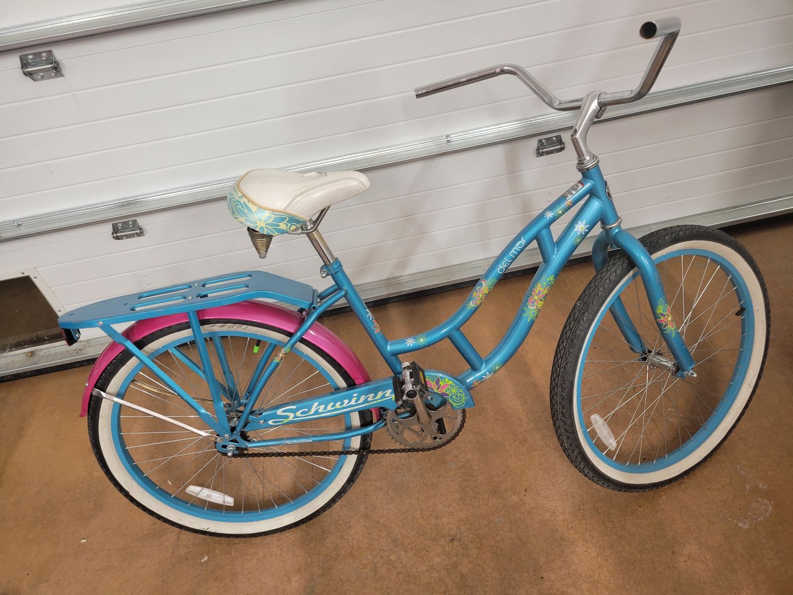 Schwinn del mar beach cruiser bike