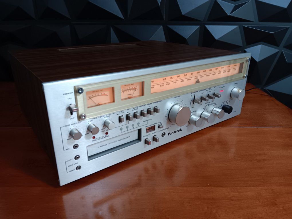 Vintage Panasonic RA-6800 AM/FM Receiver / 8-Track Stereo Recorder & Panasonic RD-2900 Direct Drive Automatic Turntable system.