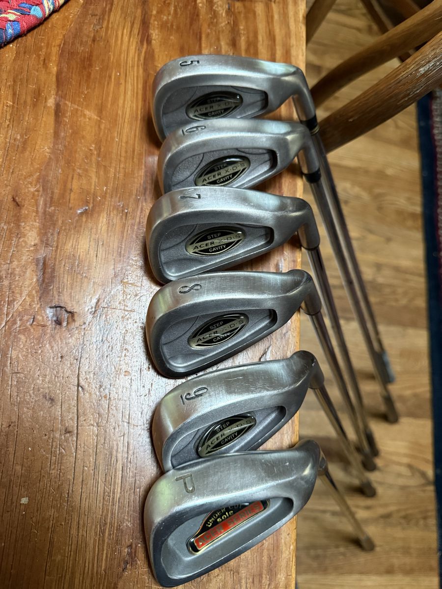 Irons Acer cavity backed 5-PW R steel shafts
