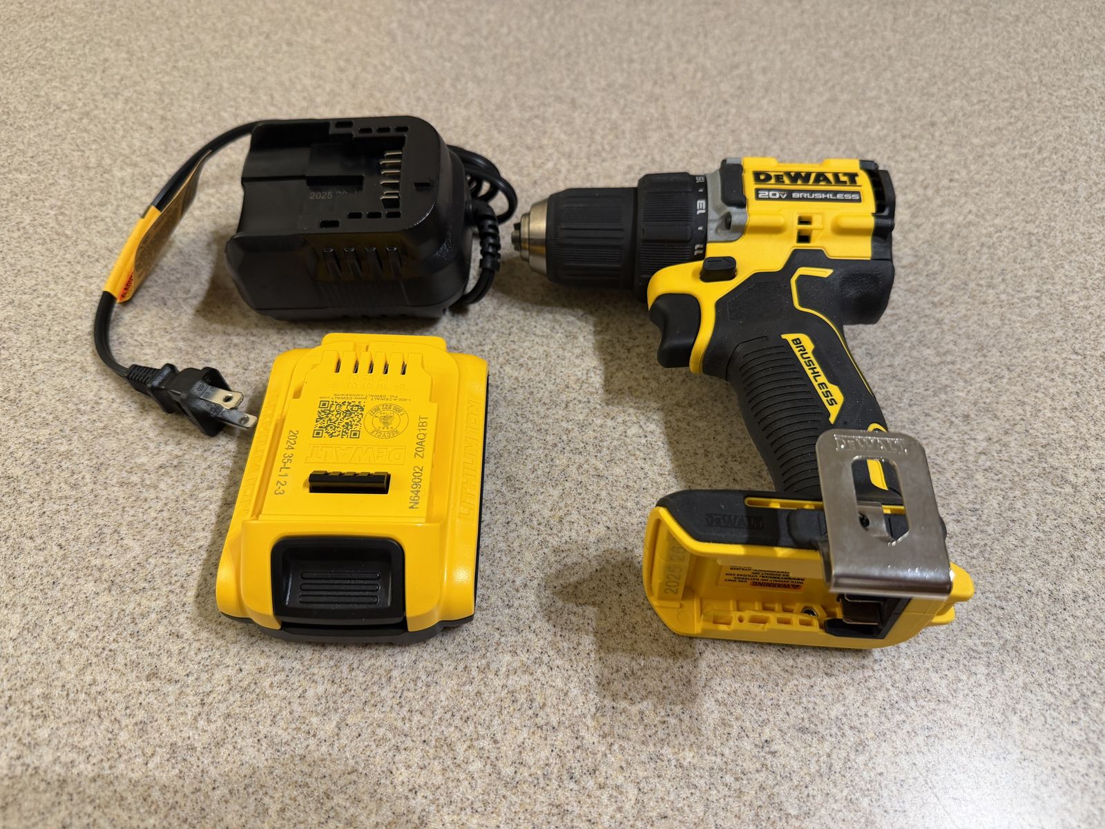 Brand new Dewalt 20V Brushless Drill , 2AH battery and charger