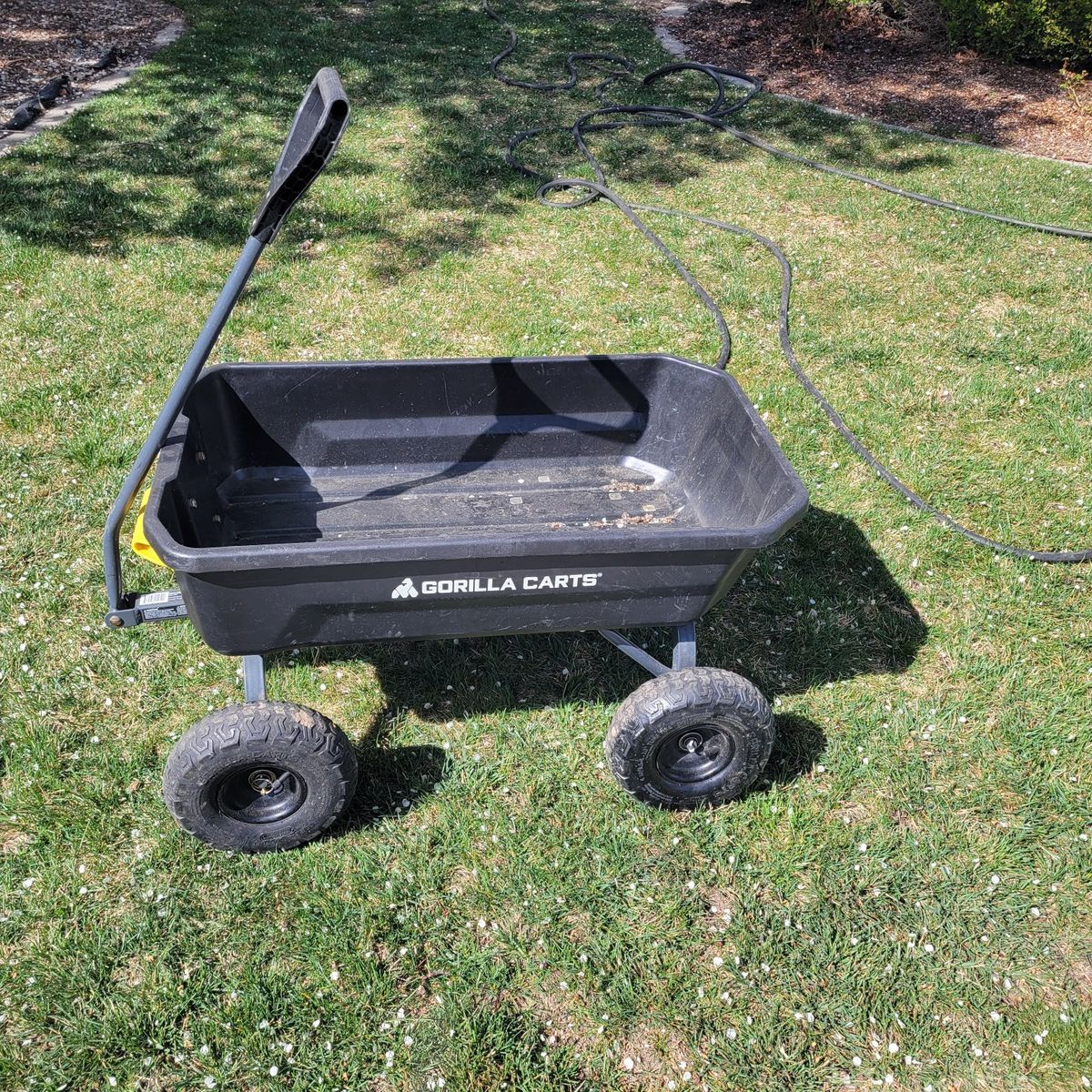 Easy load off load tilting Gorilla Cart