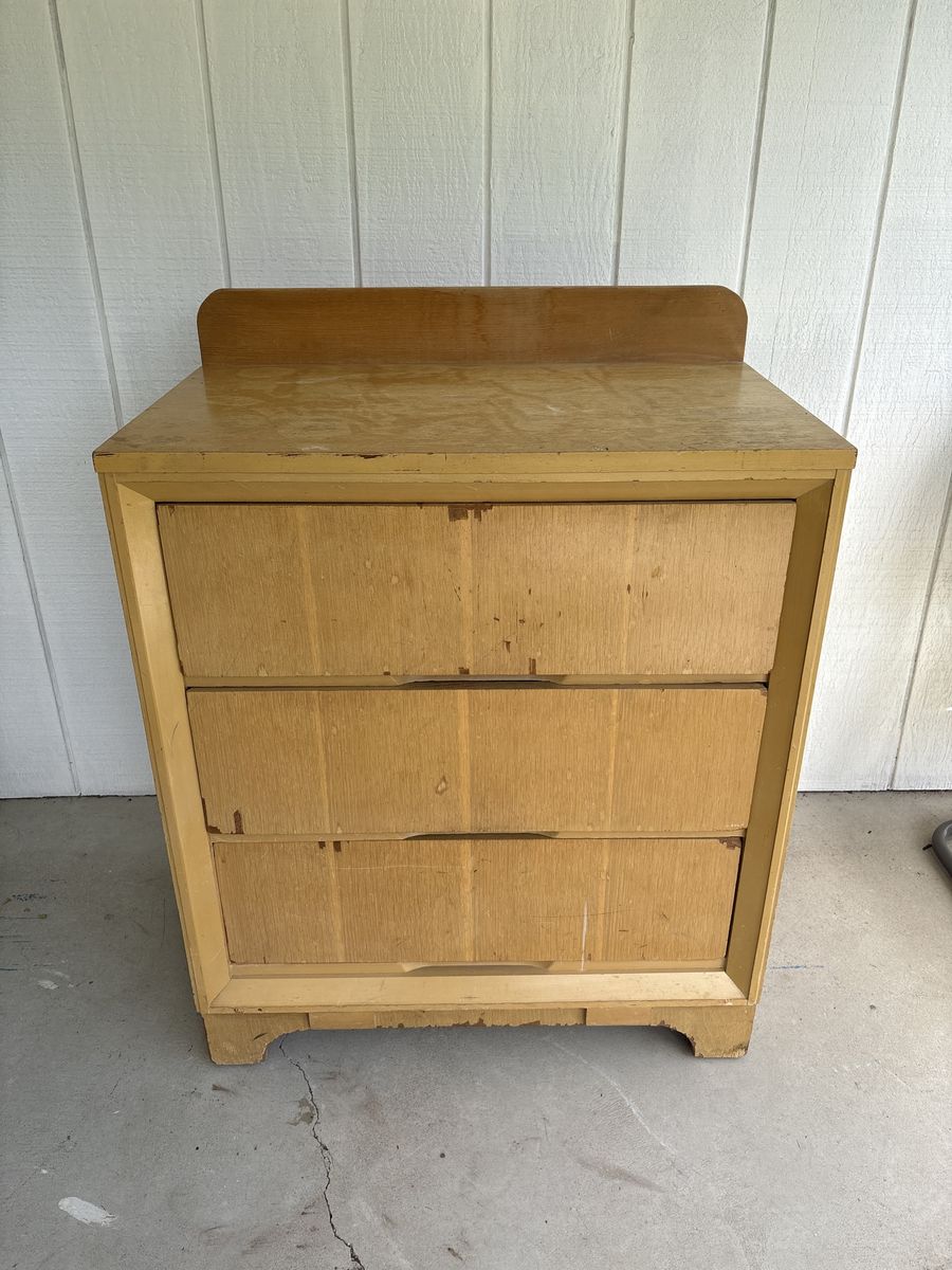 Chest of drawers