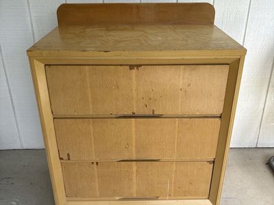 Chest of drawers