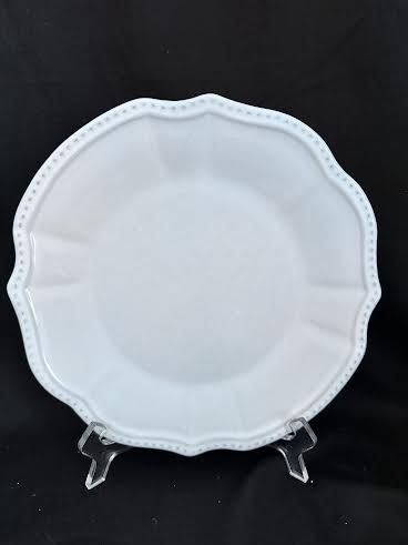 Pottery Barn Portugal “Leila” White Dinner Plates Scalloped Beaded Border Set of 7