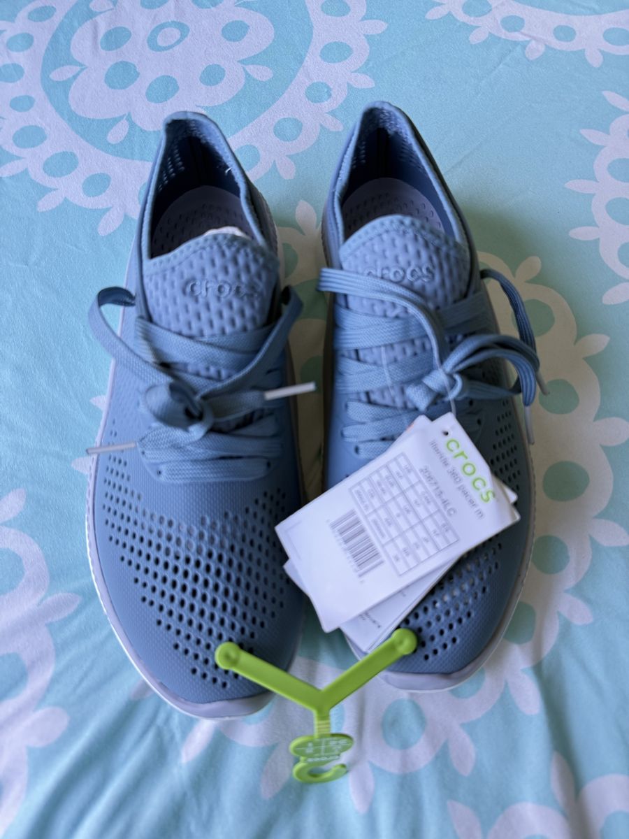 Men’s size 7 croc sneakers