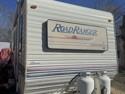 Road Ranger Monterey Travel Trailer Really Clean!