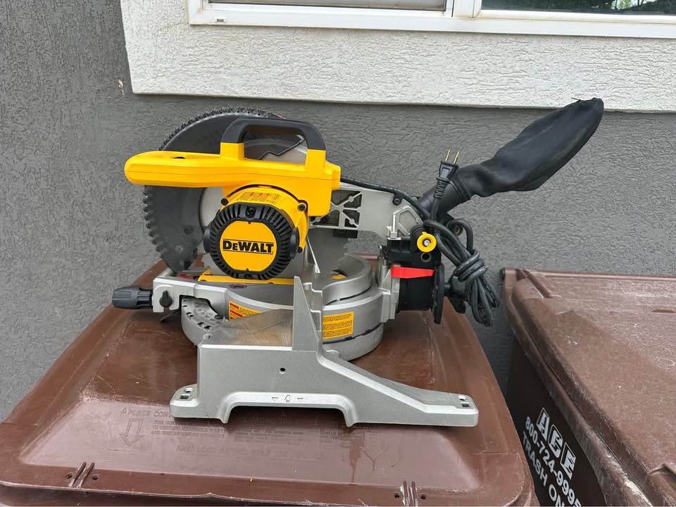 DeWalt DWS 715 12" Miter Saw