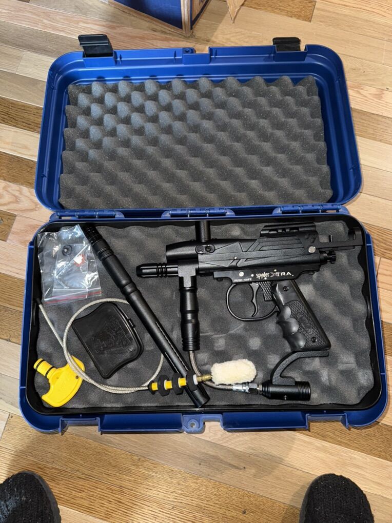 Spyder Xtra Paintball Gun w/ Rufus Dawg Case