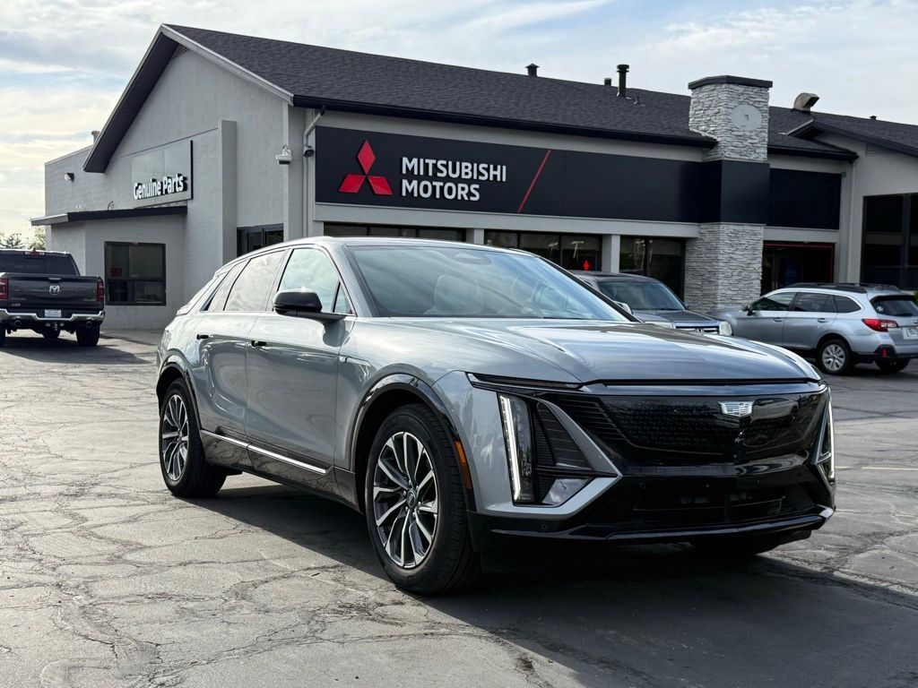 2024 Cadillac LYRIQ Luxury 3