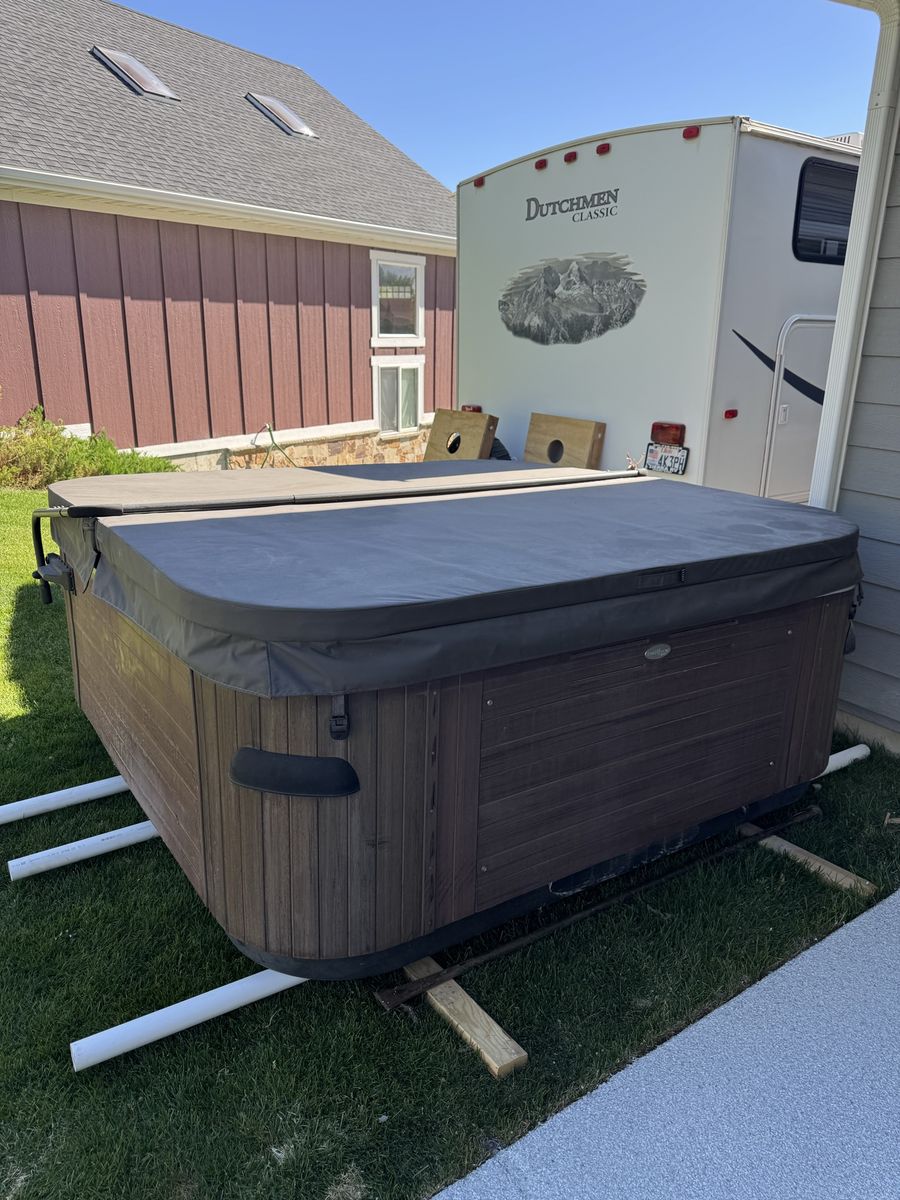 Bullfrog 662 6 Person Hot Tub Spa