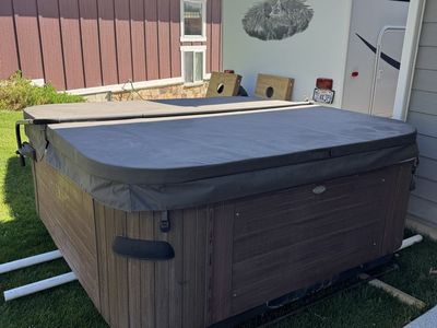 Bullfrog 662 6 Person Hot Tub Spa
