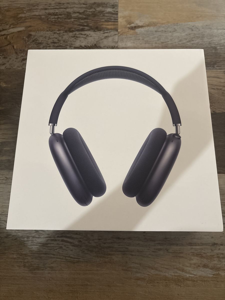 Brand new AirPod max black, 1st generation, open for pictures only