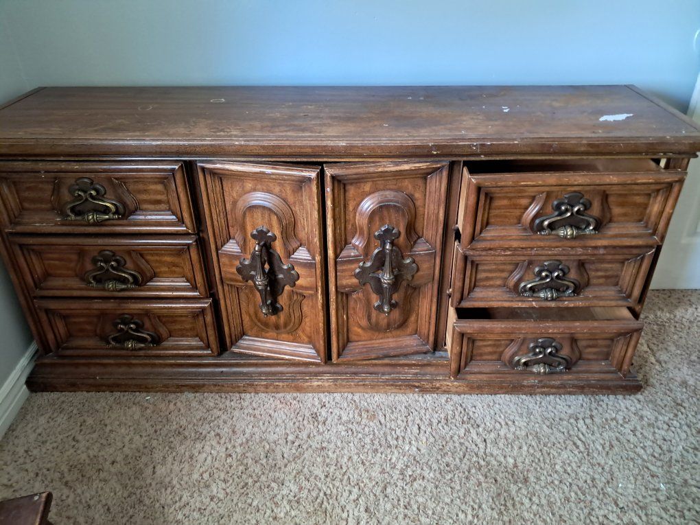 Vintage Wooden Dresser with 9 Drawers & 2 Cabinet Doors, Ornate Hardware
