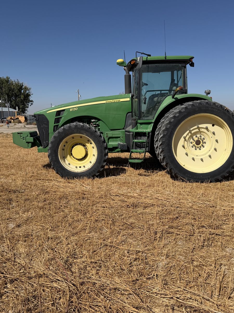 John Deere 8130