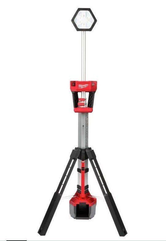 Milwaukee m18 rocket light new