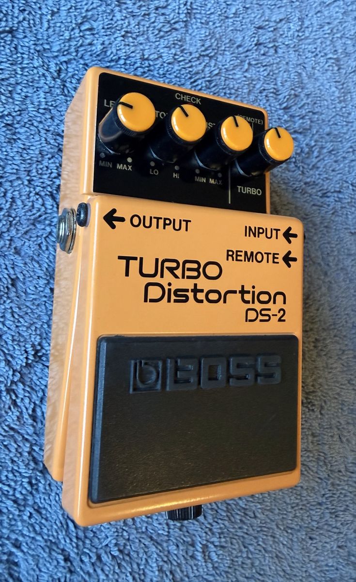 Boss DS-2 Turbo Distortion Guitar Effects Pedal - like new