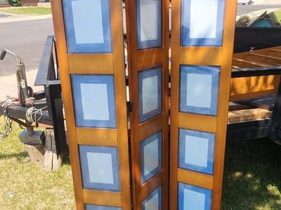 Tri-fold frame gallery