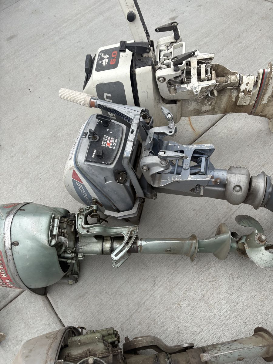A lot of 5 trolling motors ( all together )