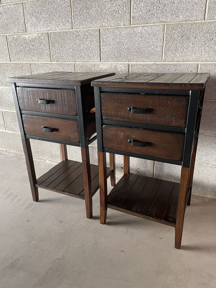 Pair of Nightstands / Side Table