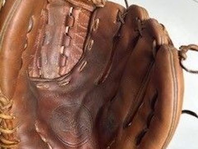 Wilson A2000 baseball mit