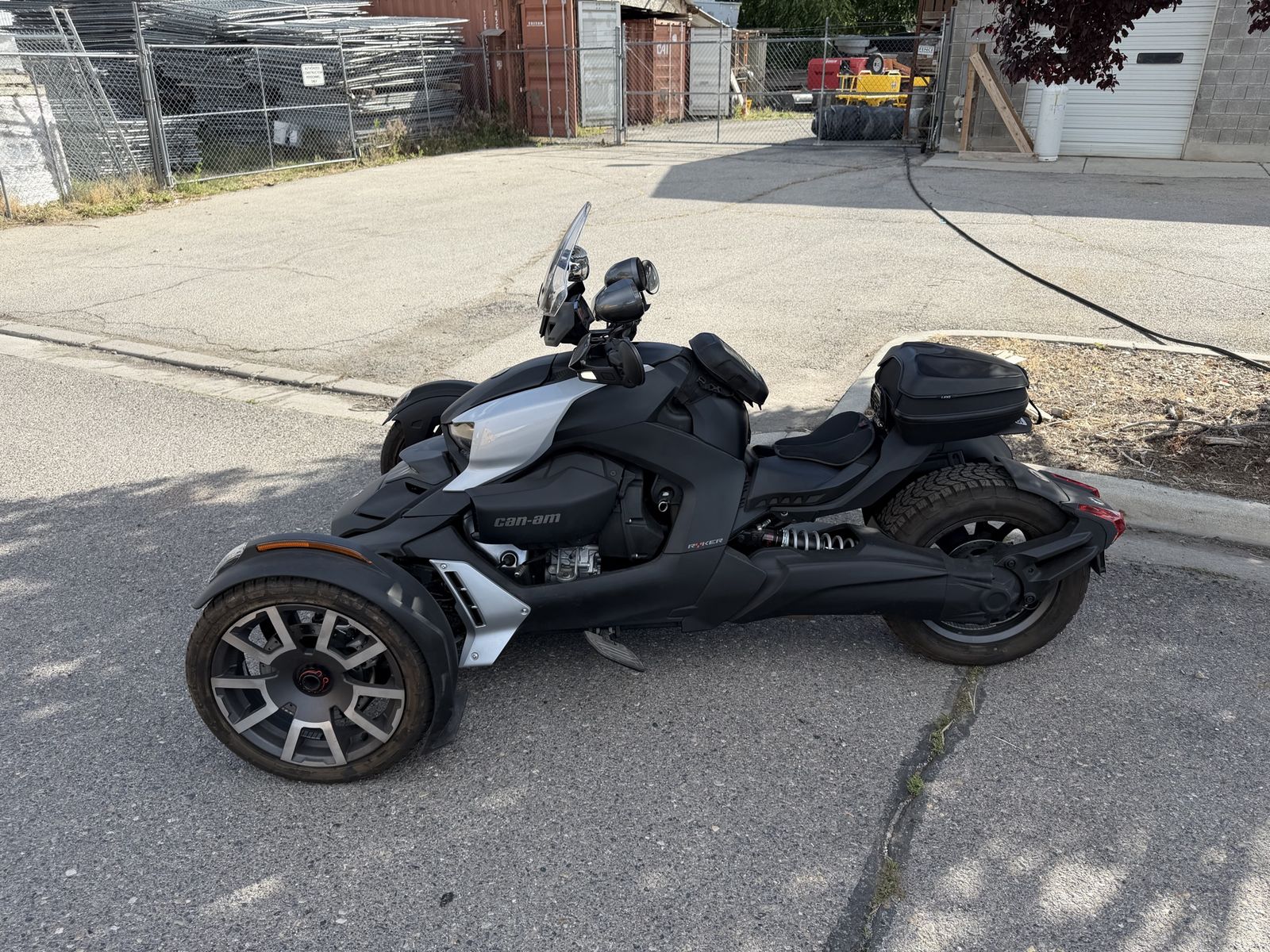 Main image 3