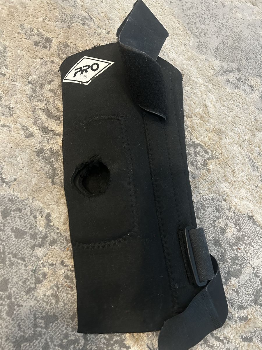 PRO Black Knee Brace Support Wrap with Straps 