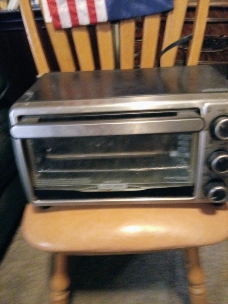 BLACK+DECKER TO1940SBD 4-Slice Stainless Steel Convection Toaster Oven, EvenToast Technology