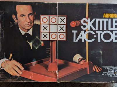 SKITTLE TAC-TOE Game (Aurora 1972)
