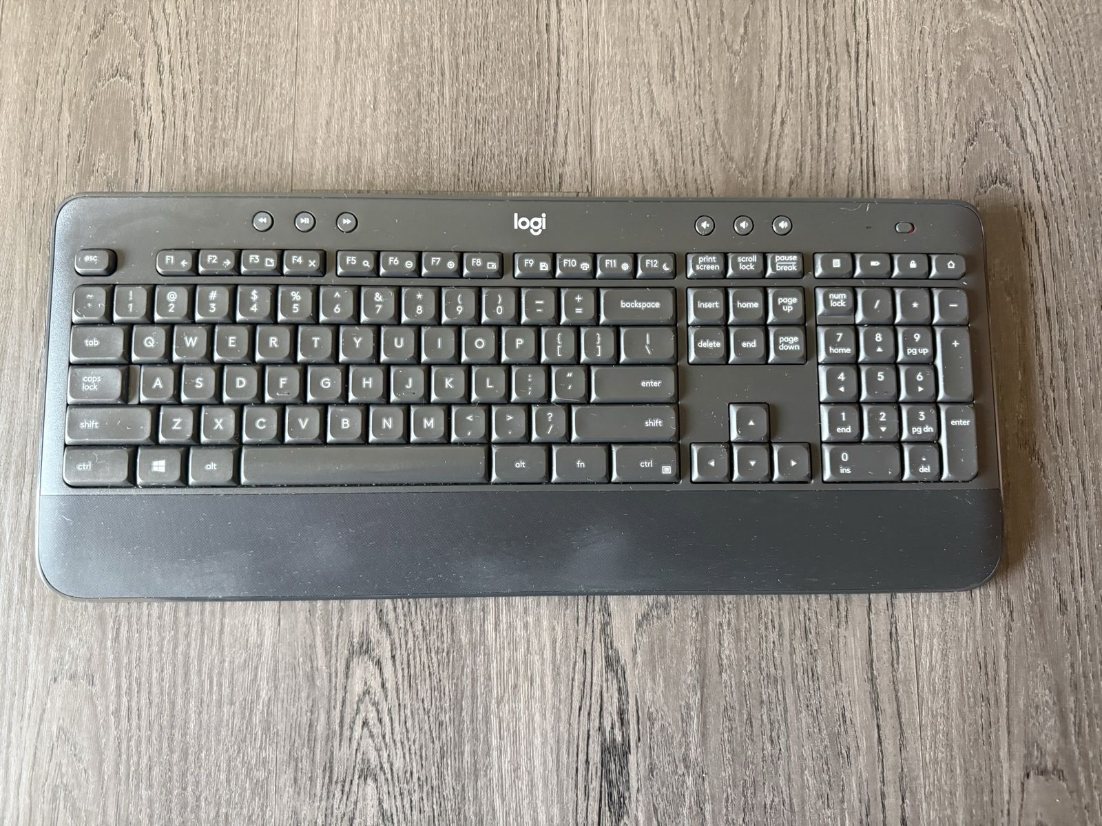 Logitech Wireless Keyboard - Full Size Excellent Condition