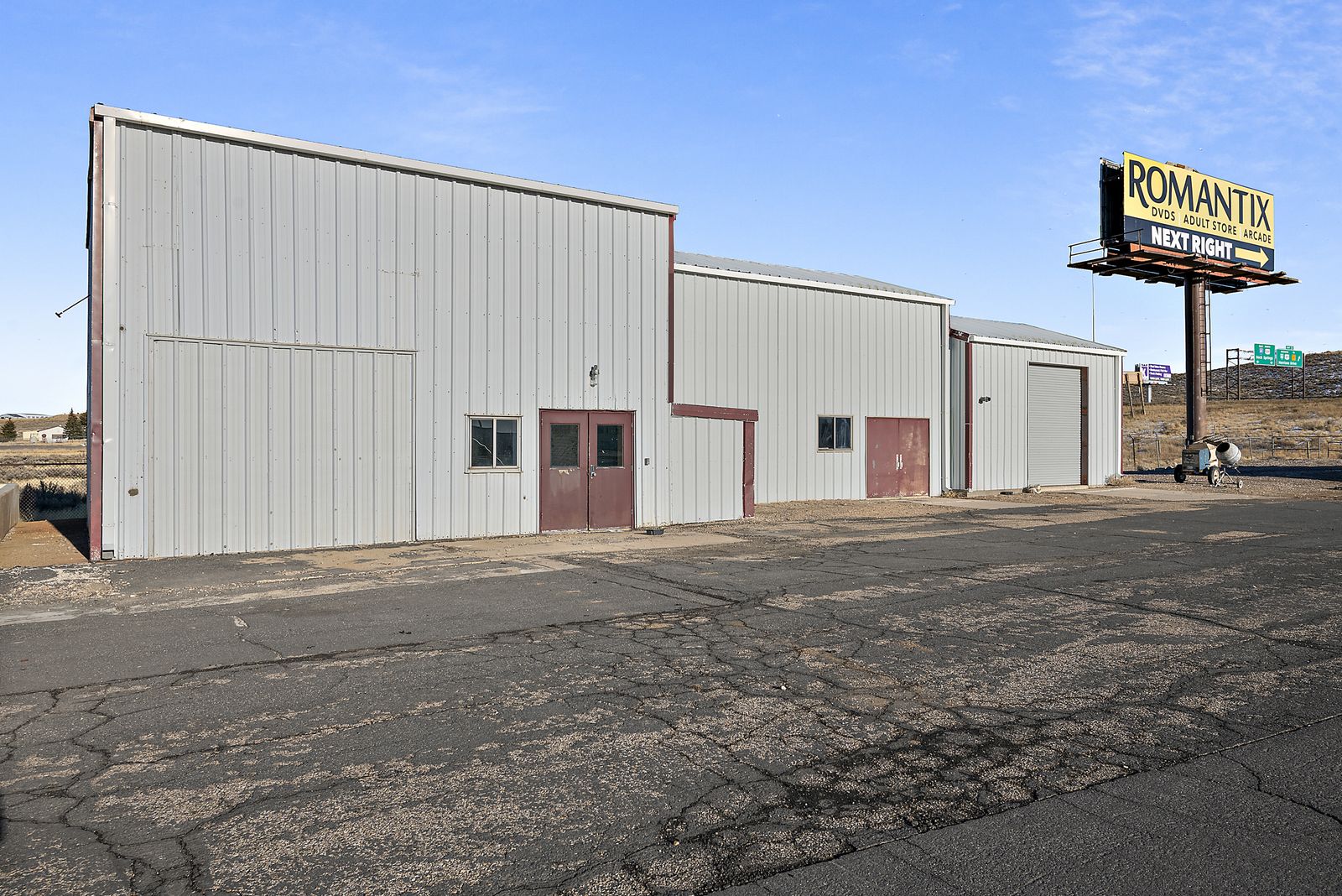 Main image 6