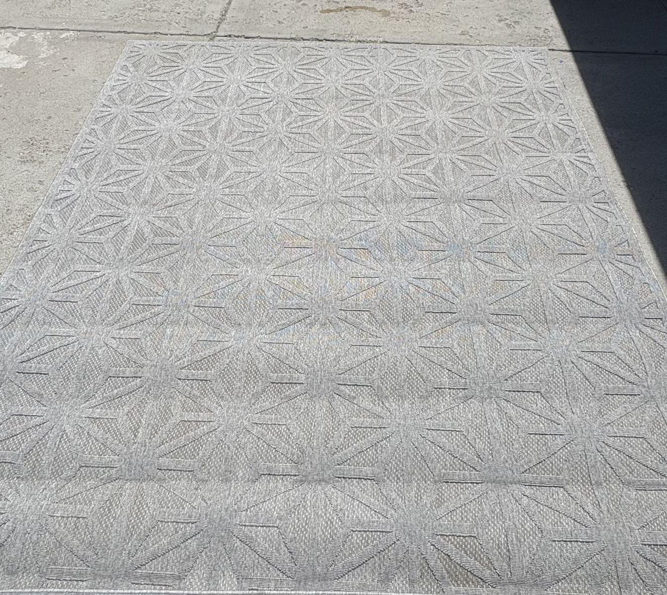 Nourison Home Cozumel grey 8’10” x 11’10” indoor/outdoor rug $60 cash/venmo in Draper