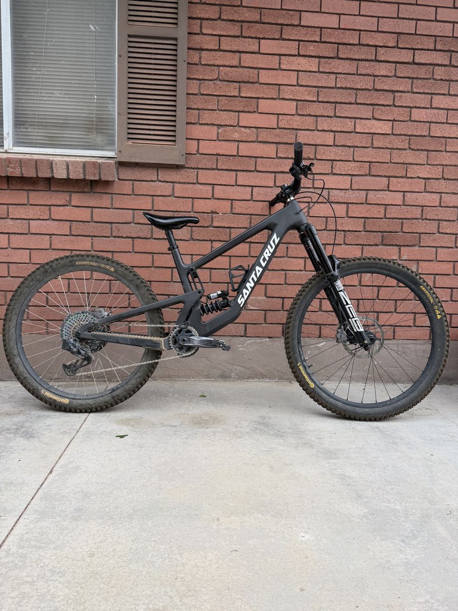 Santa Cruz Nomad MX Large AXS