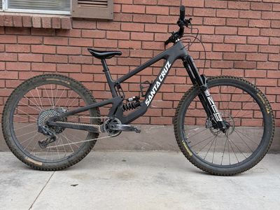 Santa Cruz Nomad MX Large AXS