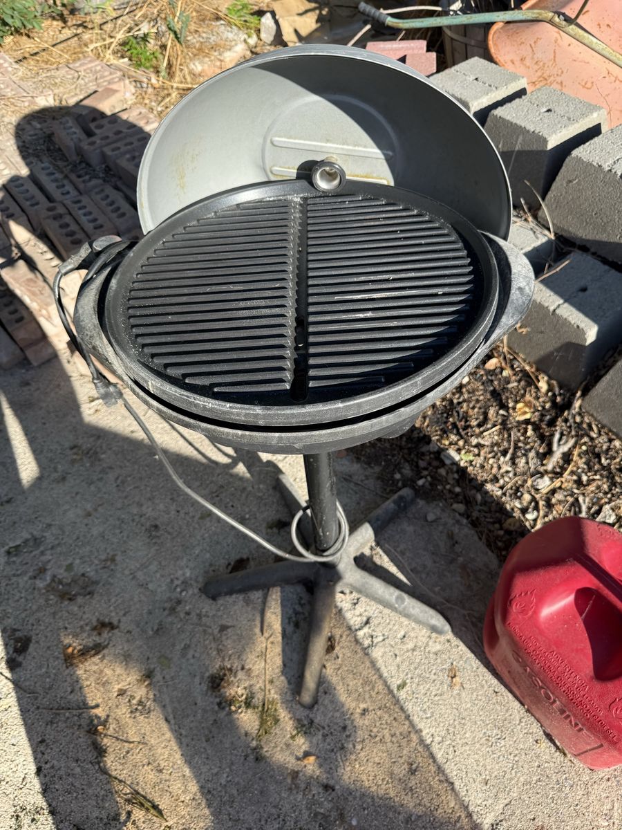 George Foreman standalone electric indoor or patio grill. 