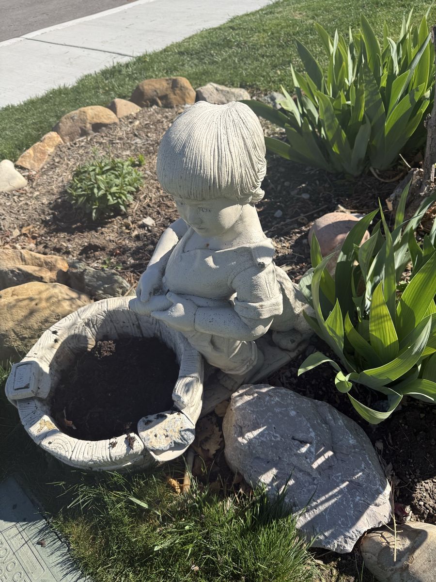 Fountain Bou Worh Hiaw And Dog Heavy Cement