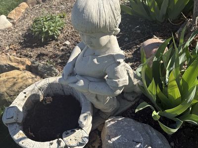 Fountain Bou Worh Hiaw And Dog Heavy Cement