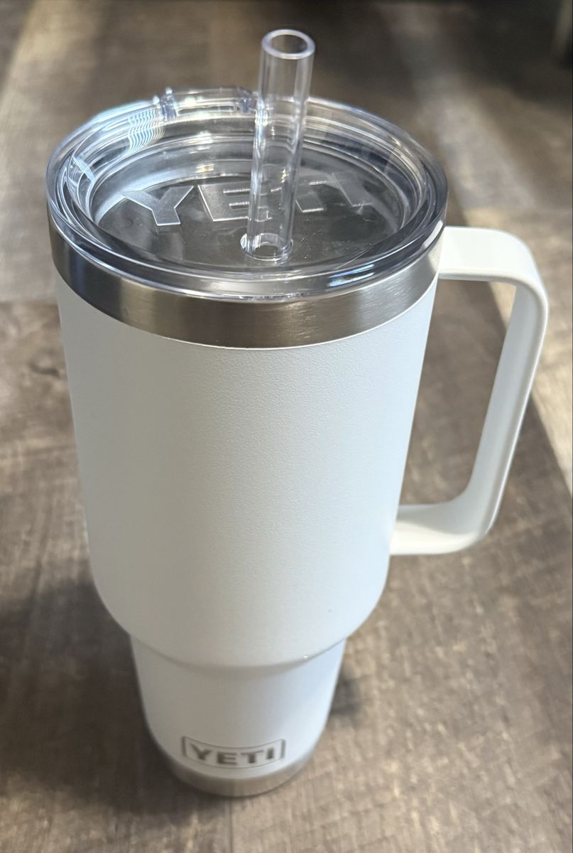 YETI Rambler 42 oz Mug with Handle and Straw Lid - White Insulated Tumbler