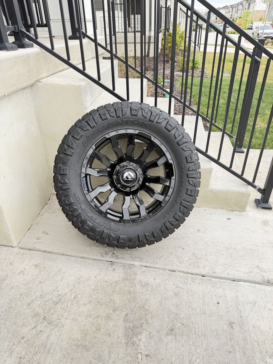 Dodge Ram 3500 Rims and Tires 35/12.50R20 Like New