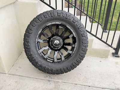 Dodge Ram 3500 Rims and Tires 35/12.50R20 Like New