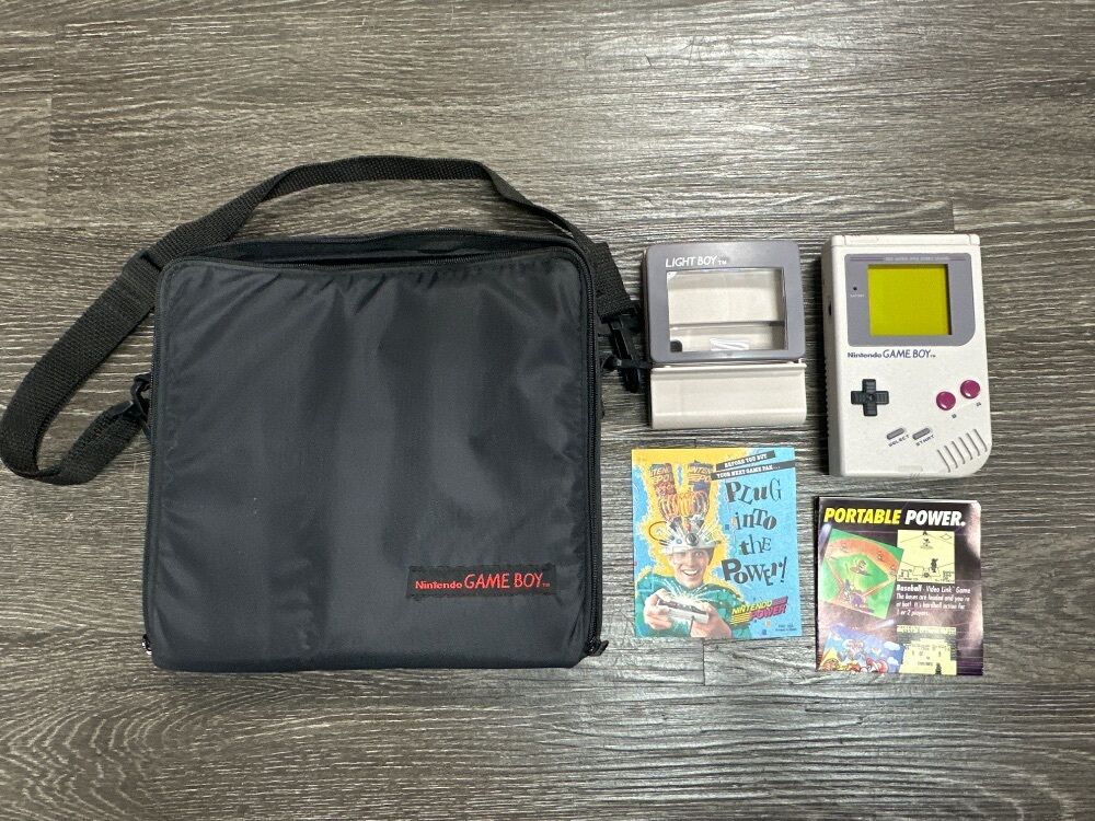 NINTENDO DMG-01 GAMEBOY, LIGHTBOY AND CARRY CASE