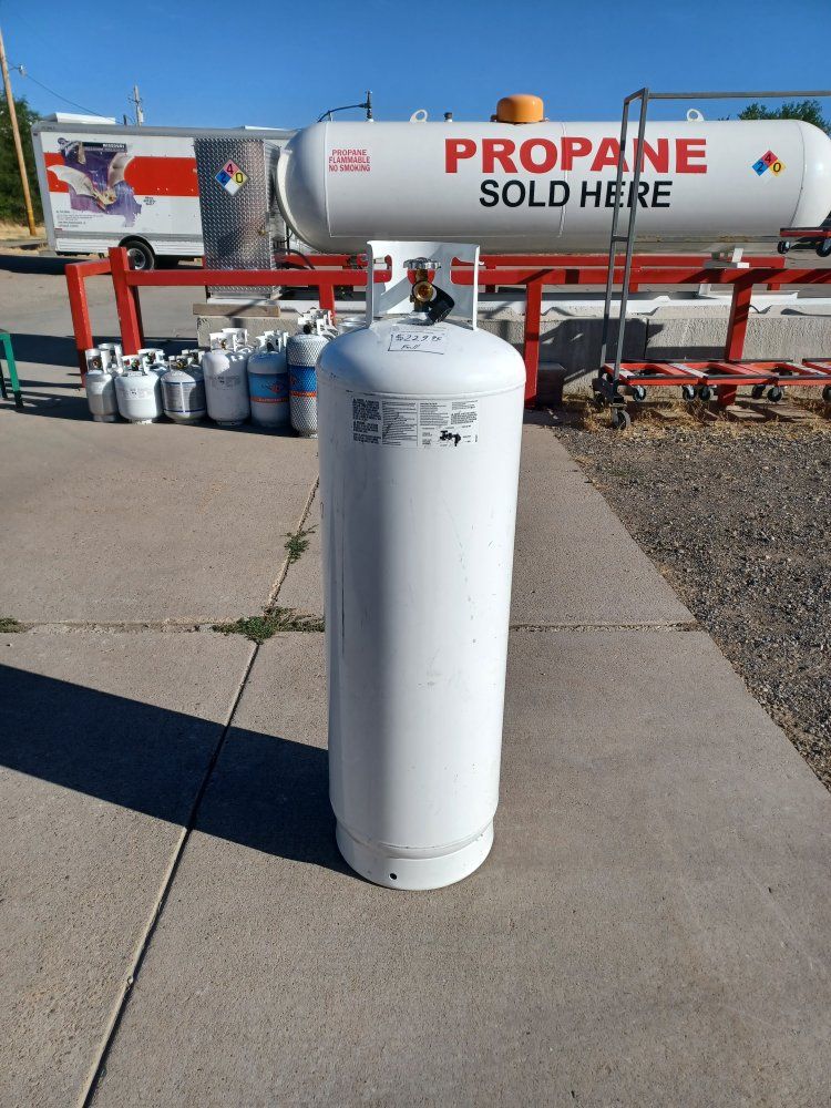 full 100 lb propane tank