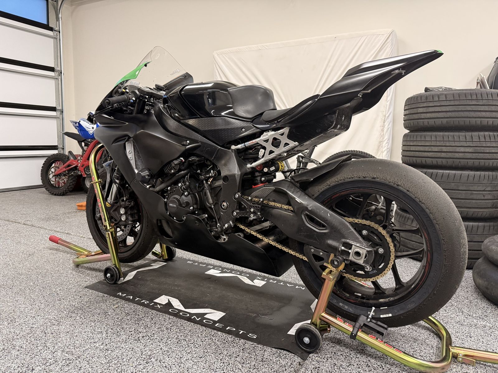 2018 Yamaha YZF R1 race bike