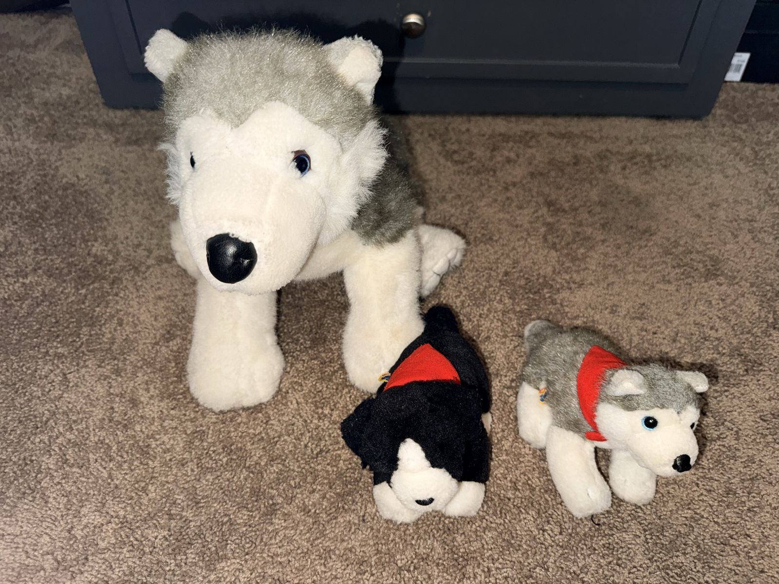 Build-A-Bear Set of three dogs: Husky Mother and Her two Puppies Stuff Animals 