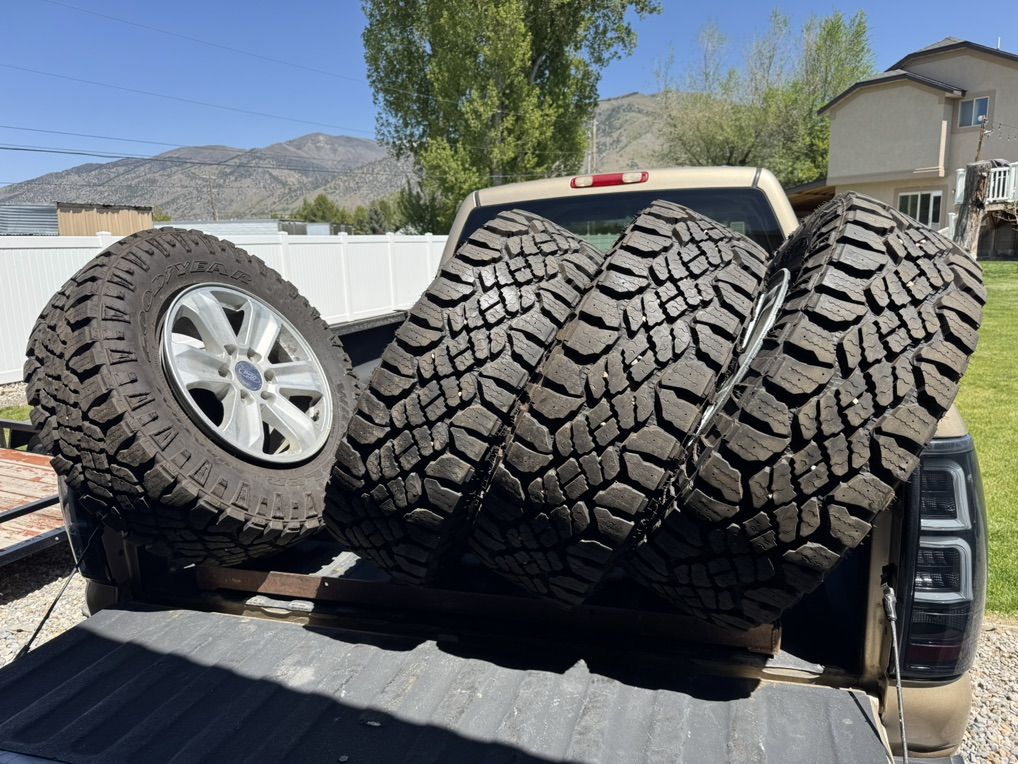 Used Tires  like New LT265/70R17