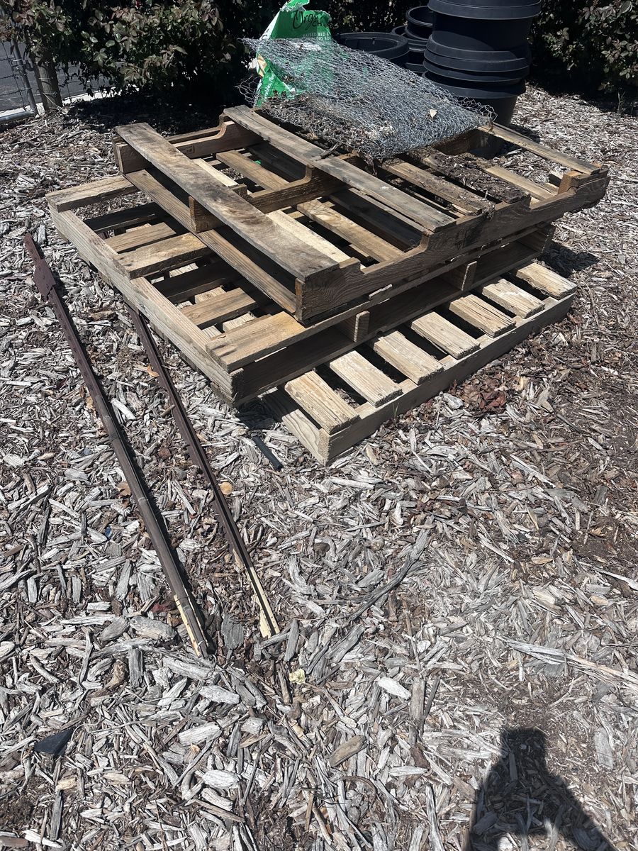3 free wood pallets