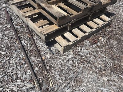 3 free wood pallets
