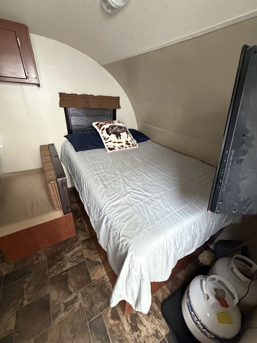 Main image 6