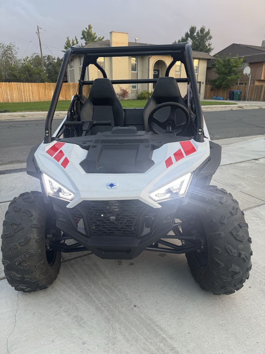 2022 Polaris RZR 200 EFI - White/Red, Excellent Condition