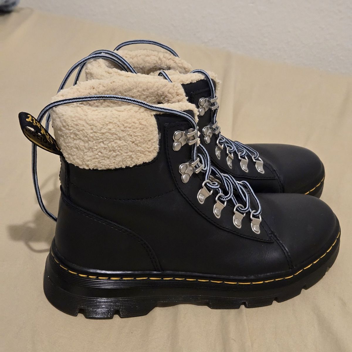Women boots Dr Martens